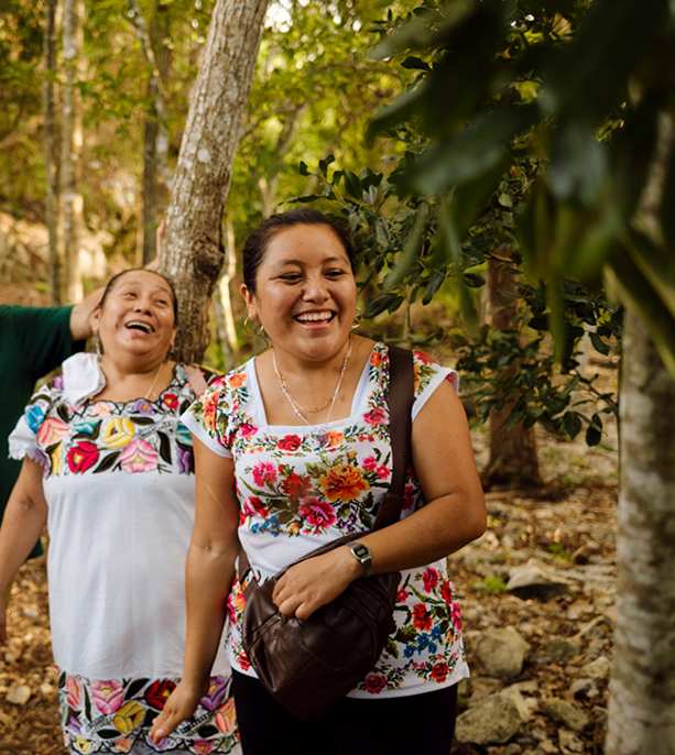 Doña Elo und Julieta sind Projektteilnehmerinnen von HST in der Gemeinde Mahas.