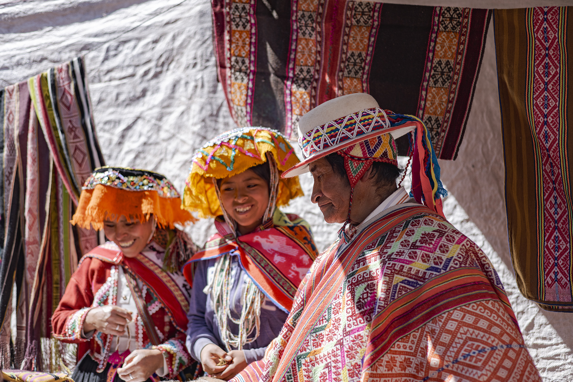 Teilnehmende von APEDIK in Peru bei einem Projektbesuch 2025 in Peru.