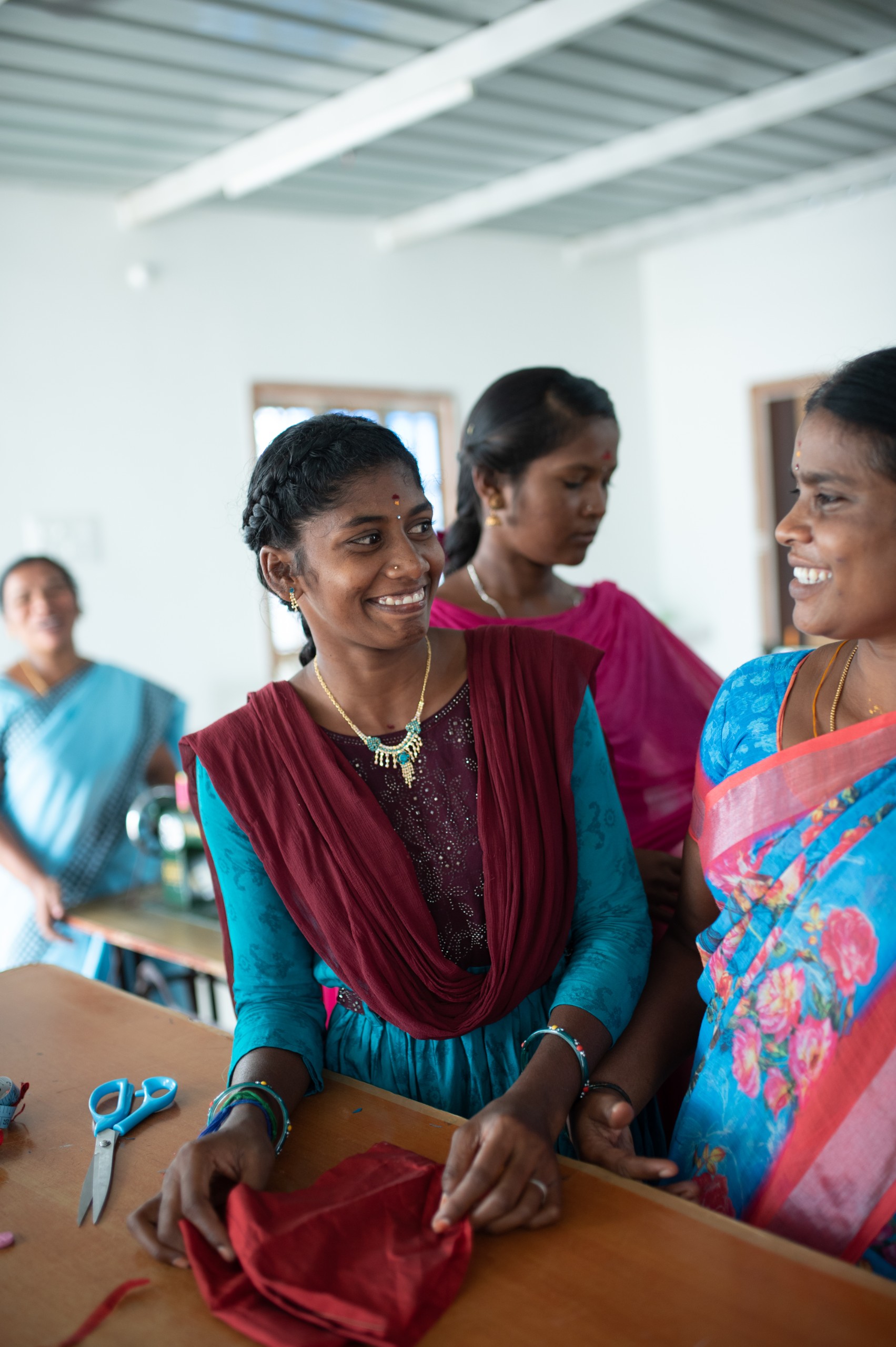 Projektteilnehmerinnen eines Nähkurses von RWDT in Indien.
