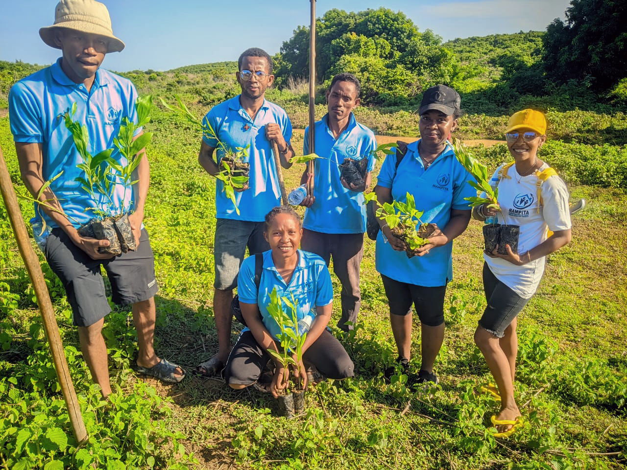 Das Team von Mampita setzt sich für die Wiederaufforstung in der Region ein.